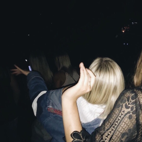 Meet your Posher, Courtney - Picture 3 of 5